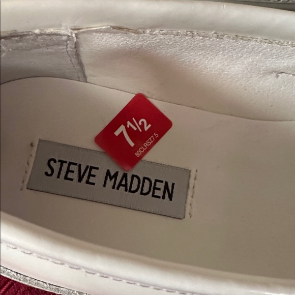 Steve Madden Cream Loafers with Gold Detail - Picture 4 of 5